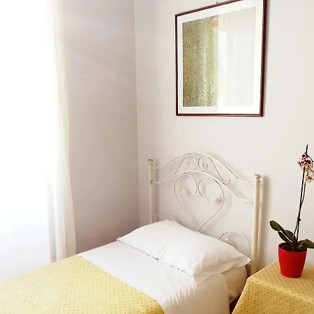 Faro Bianco Отранто