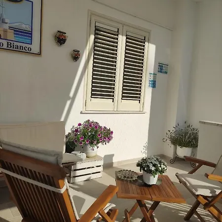 Faro Bianco Отранто