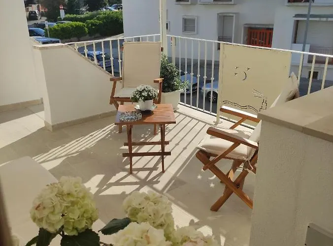 Faro Bianco Oda ve Kahvaltı