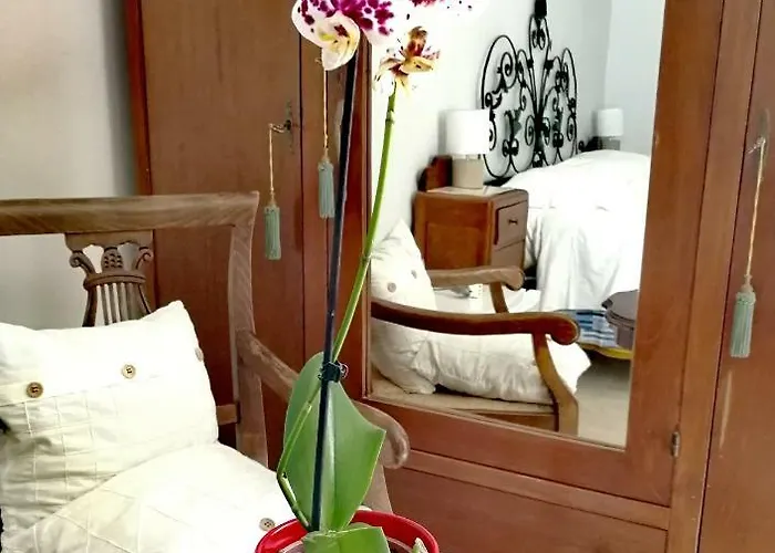 Faro Bianco Oda ve Kahvaltı *