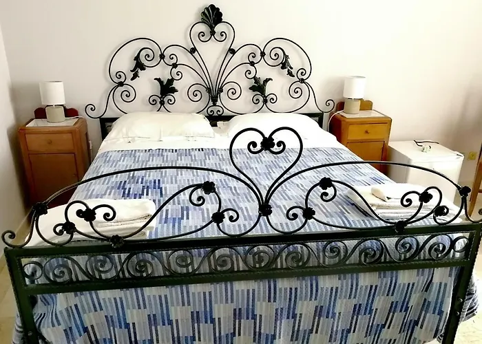 Oda ve Kahvaltı Faro Bianco